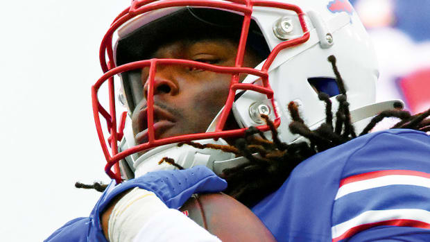 SMU running back Camar Wheaton scores a 4-yard touchdown midway through the second quarter to make it 45-3 over Tulsa.